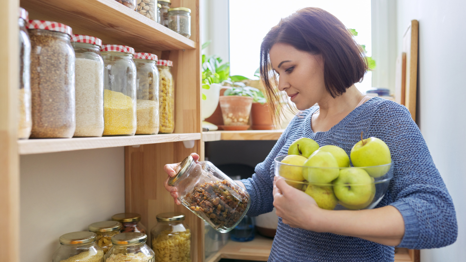 woman grocery shopping