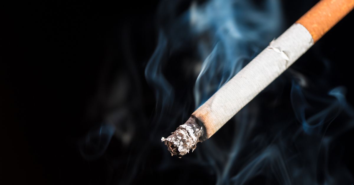 does nicotine keep you awake